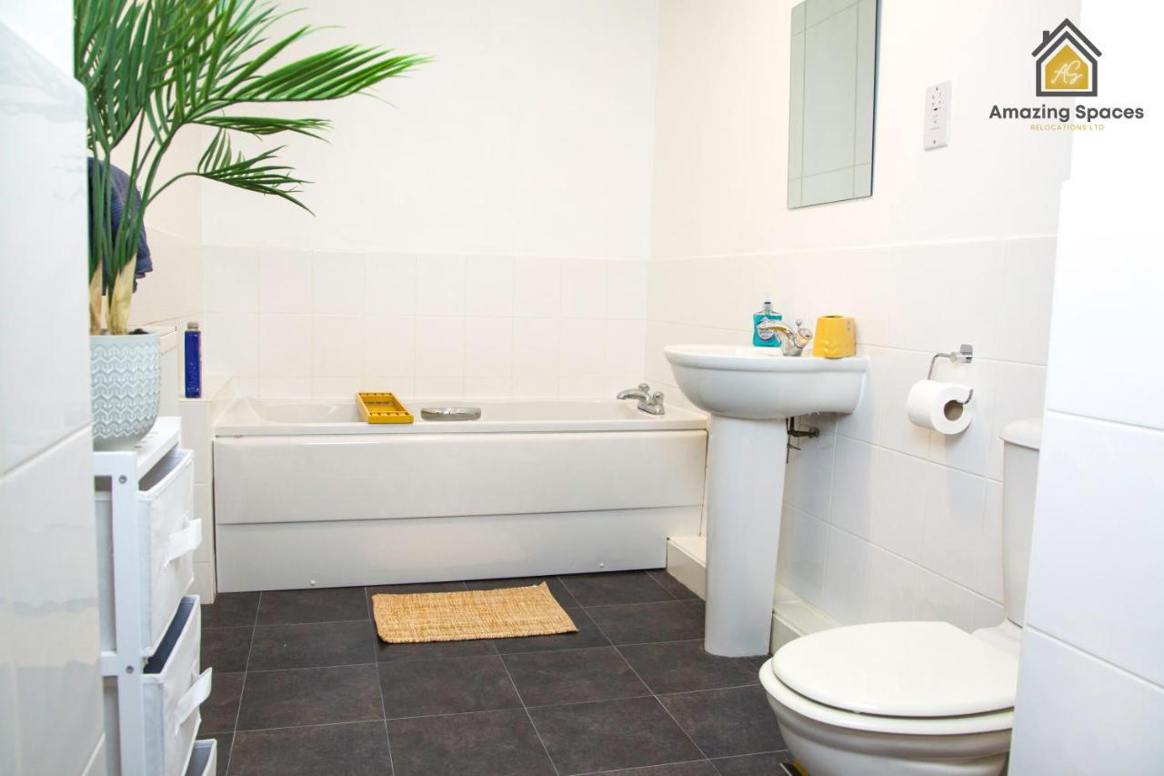 Large Unique 2 Bedroom Duplex Apartment With Private Parking & Free Wifi - Vat Qualifying By Amazing Spaces Relocations Ltd 워링턴 외부 사진