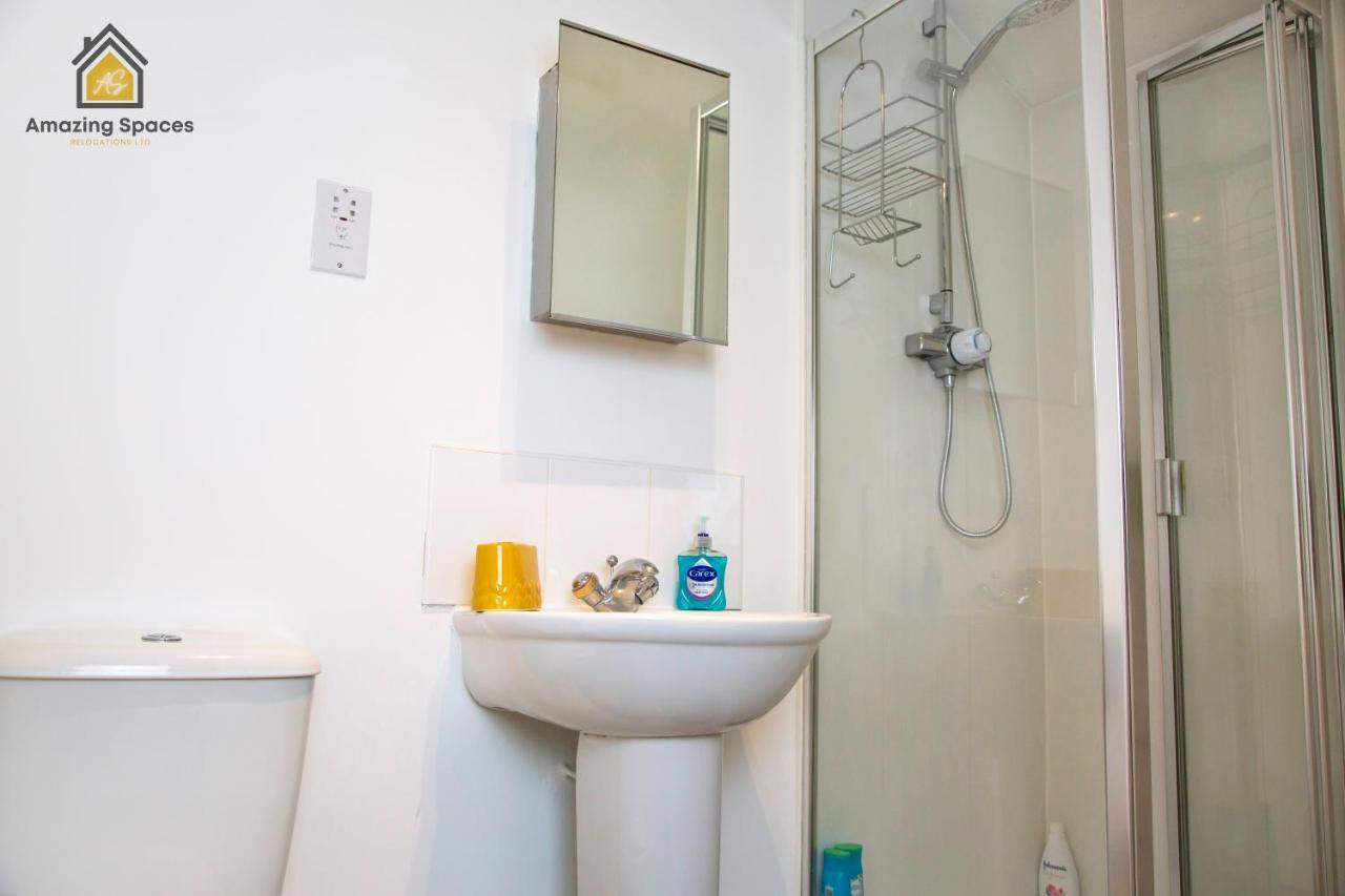 Large Unique 2 Bedroom Duplex Apartment With Private Parking & Free Wifi - Vat Qualifying By Amazing Spaces Relocations Ltd 워링턴 외부 사진