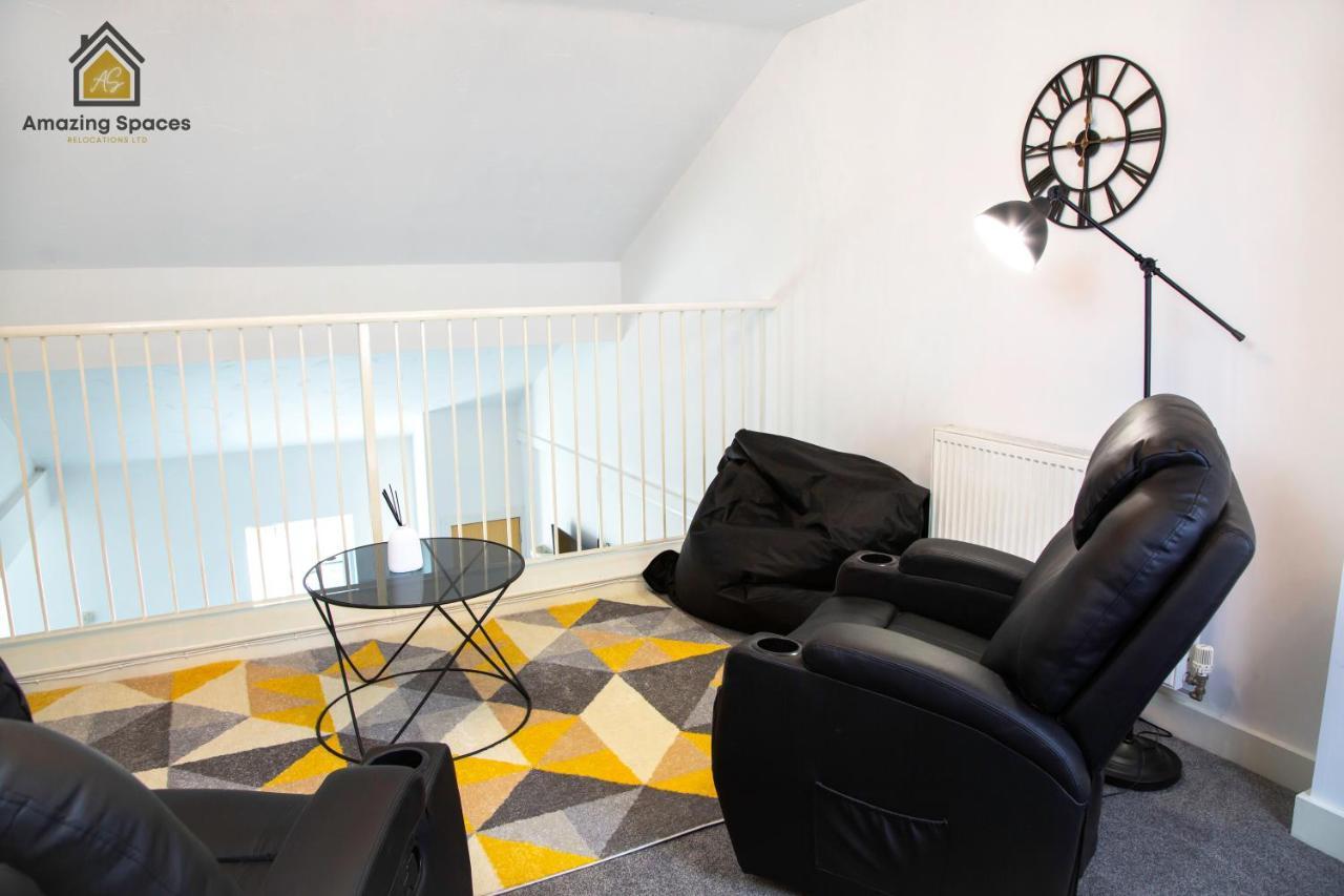 Large Unique 2 Bedroom Duplex Apartment With Private Parking & Free Wifi - Vat Qualifying By Amazing Spaces Relocations Ltd 워링턴 외부 사진