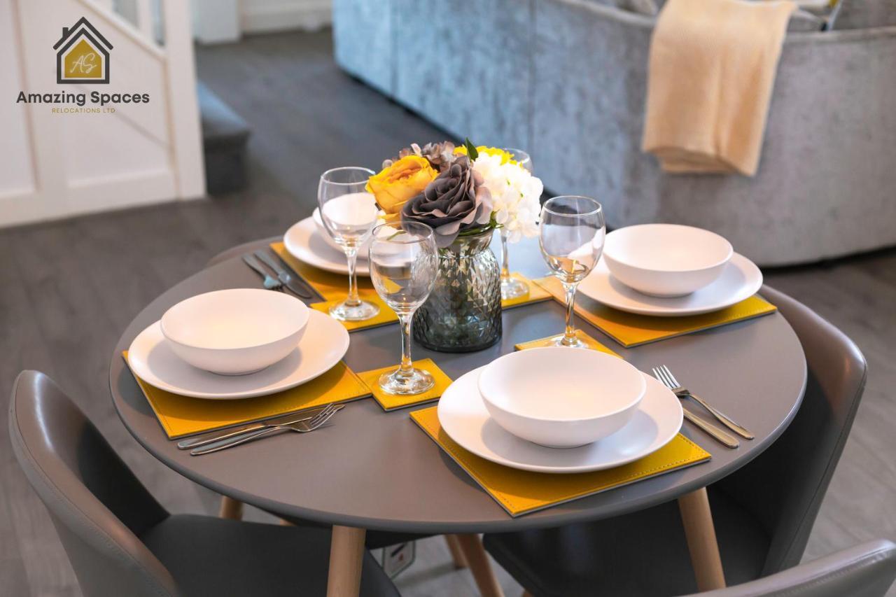 Large Unique 2 Bedroom Duplex Apartment With Private Parking & Free Wifi - Vat Qualifying By Amazing Spaces Relocations Ltd 워링턴 외부 사진