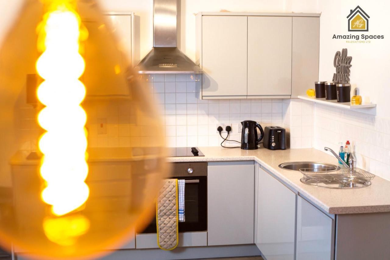 Large Unique 2 Bedroom Duplex Apartment With Private Parking & Free Wifi - Vat Qualifying By Amazing Spaces Relocations Ltd 워링턴 외부 사진